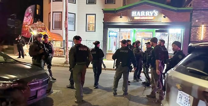 परीक्षा हॉल में घुसे नकाबपोश ने की अंधाधुंध फायरिंग, 2 छात्रों की मौत 8 घायल