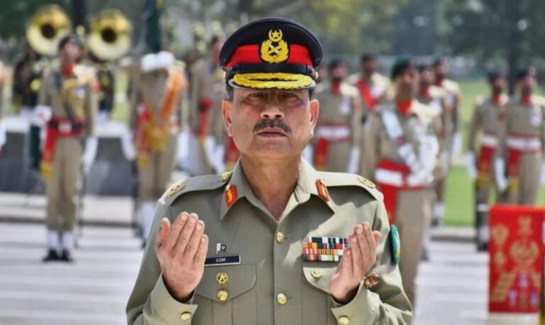 पाकिस्तान छोड़ रहे डॉक्टर और इंजीनियर्स, आसिम मुनीर का मजाक उड़ रहा इंटरनेट पर