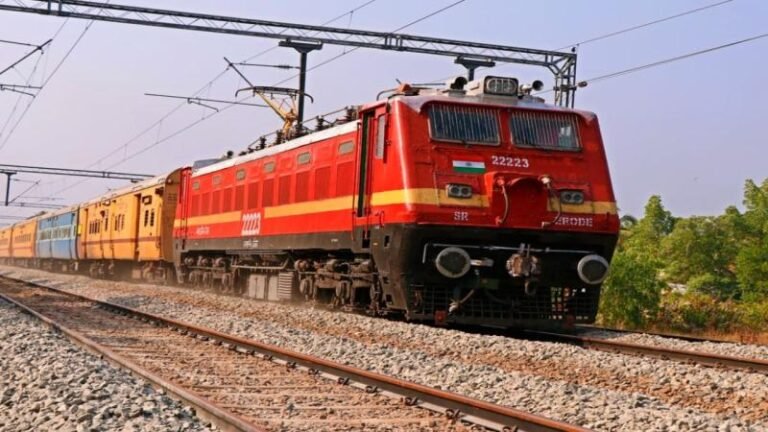 सीनियर सिटीजंस और महिलाओं के लिए रेलवे का बड़ा तोहफा….अब आसानी से मिलेगी लोअर बर्थ सीट, जानें नया नियम लागू