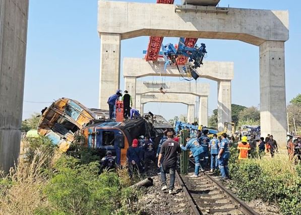 हाई-स्पीड प्रोजेक्ट की क्रेन ट्रेन पर गिरी, 22 यात्रियों की मौत