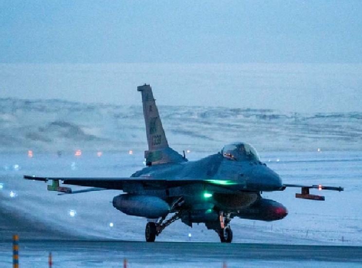 ग्रीनलैंड के पिटफिक बेस पर अमेरिकी विमानों की तैनाती, डेनमार्क ने भी बढ़ाई चौकसी