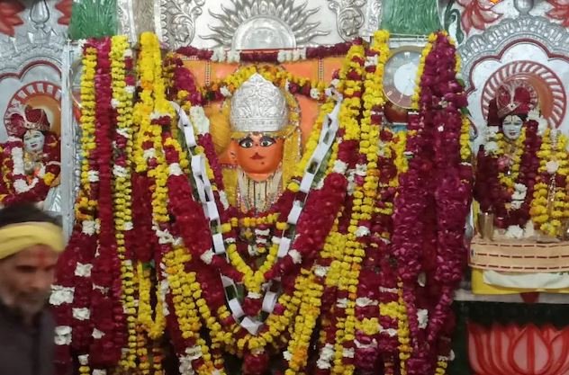 यूपी के इस मंदिर में हनुमान जी का स्त्री की तरह होता श्रृंगार, दर्शन के लिए दूर-दूर से आते हैं भक्त, अनोखी कहानी