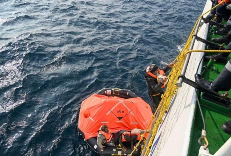 भारत ने देश में ही बना जहाज़ समुद्र में उतारा है,  काम समुद्र को साफ-सुथरा प्रदूषण मुक्त रखना  