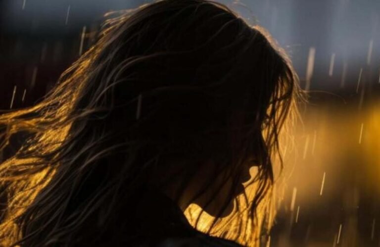 अपने मृत पति की अस्थियां चाटती थी सनकी महिला