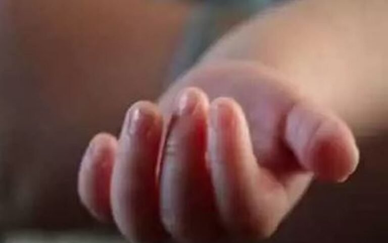  महिला ने चलती ट्रेन में  बच्ची को जन्म दिया 