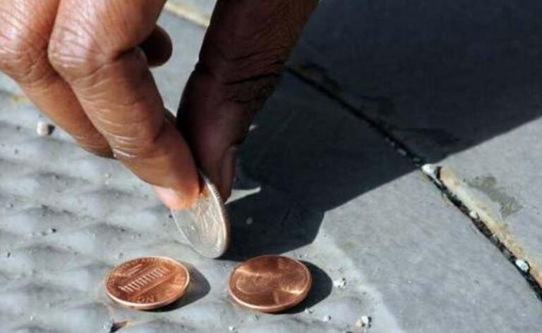 सड़क पर नोट या सिक्का पड़ा हुआ मिलना होता है शुभ