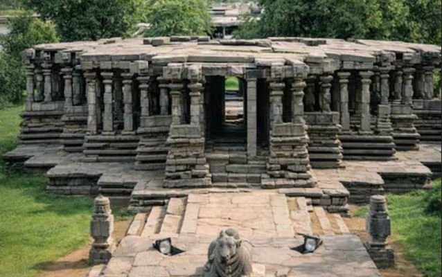 1000 स्तंभों पर टिका है यह मंदिर, नहीं है कोई दीवार, यहां भगवान विष्णु और शिव के साथ सूर्यदेव की होती है पूजा