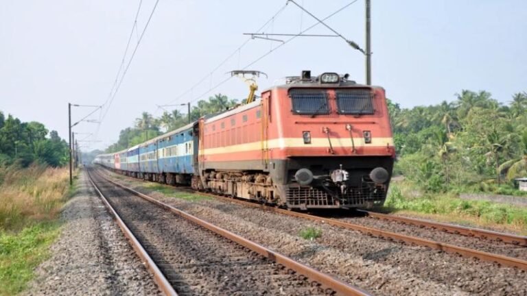 रेलवे बोर्ड का आदेश… रिजर्वेशन में पहचान पत्र नहीं दिखाया तो बेटिकट माना जाएगा