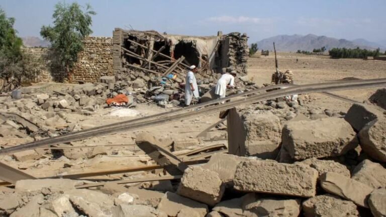 महिलाओं और बच्चों समेत 20 लोगों की जान गई