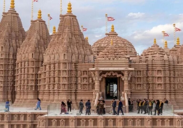 अबूधाबी का सबसे बड़ा हिंदू मंदिर अस्थायी रूप से बंद, सुरक्षा अलर्ट पर जारी रहेगी पूजा